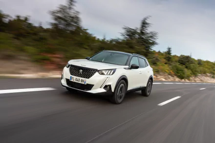  White 2019 Peugeot 2008 GT Line