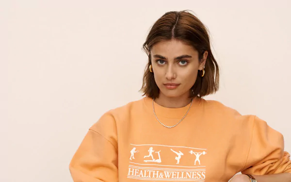 short hair brunette American model Celebrity Taylor Marie Hill HD Desktop Wallpaper | Background Image