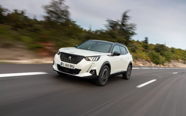  White 2019 Peugeot 2008 GT Line