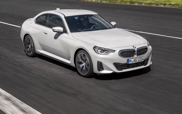  White BMW 220i Coupé Worldwide (G42)