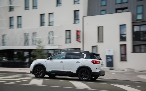  White Citroën C5 Aircross SUV Hybrid