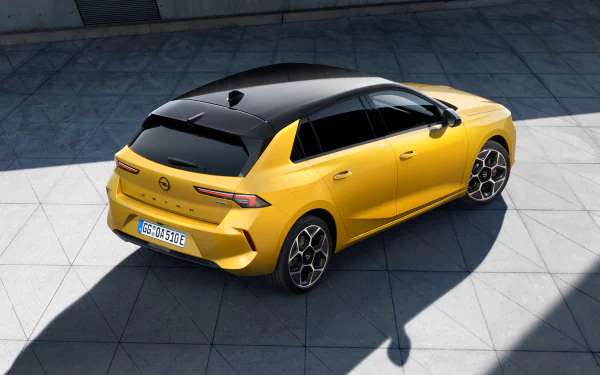  Yellow 2021 Opel Astra Hybrid (L)