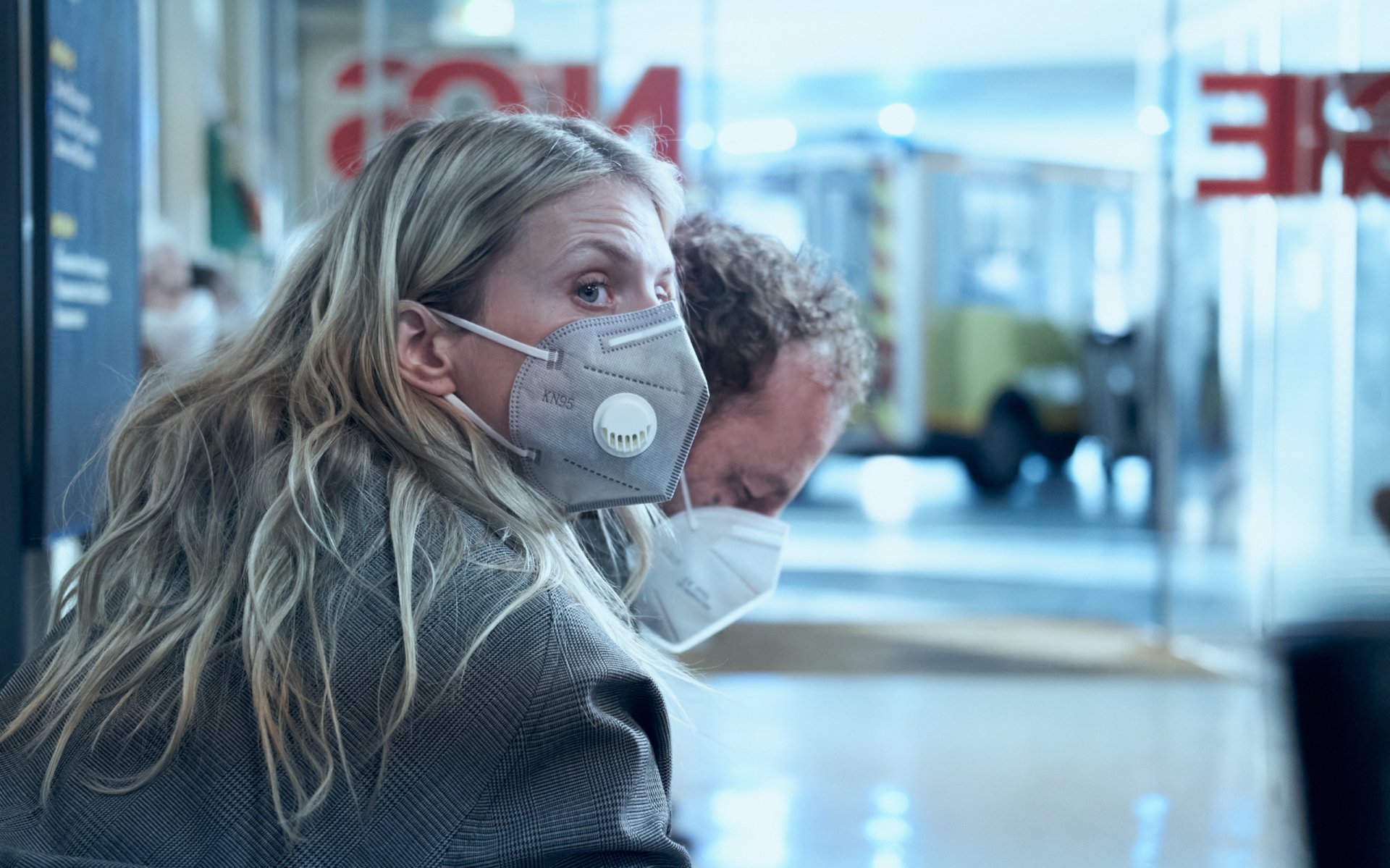 Download Melanie Laurent Movie Oxygen HD Wallpaper