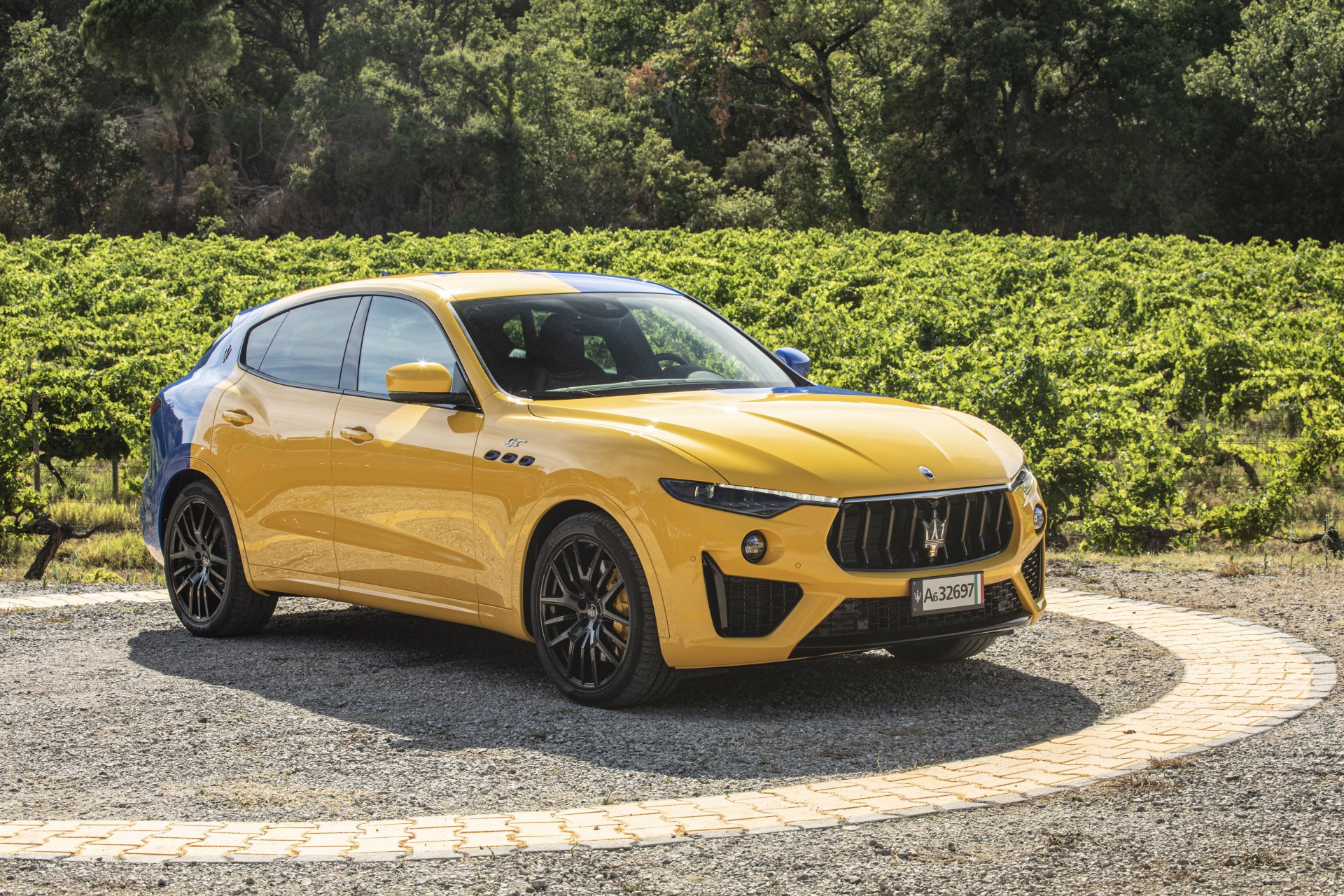 Download SUV Maserati Levante Vehicle Maserati Levante GT Hybrid Fuoriserie 4k Ultra HD Wallpaper