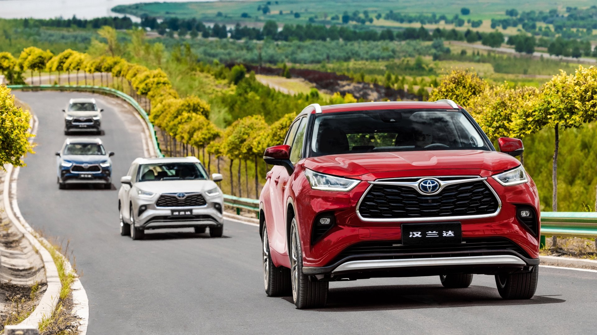 Download SUV Vehicle Toyota Highlander Hybrid 8k Ultra HD Wallpaper