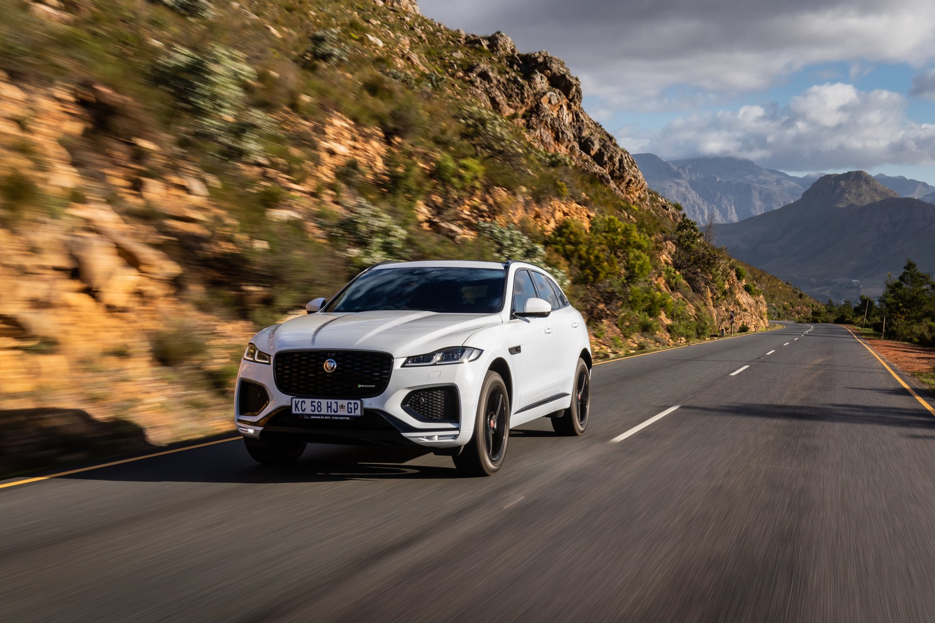 Download SUV Vehicle Jaguar F-PACE 4k Ultra HD Wallpaper