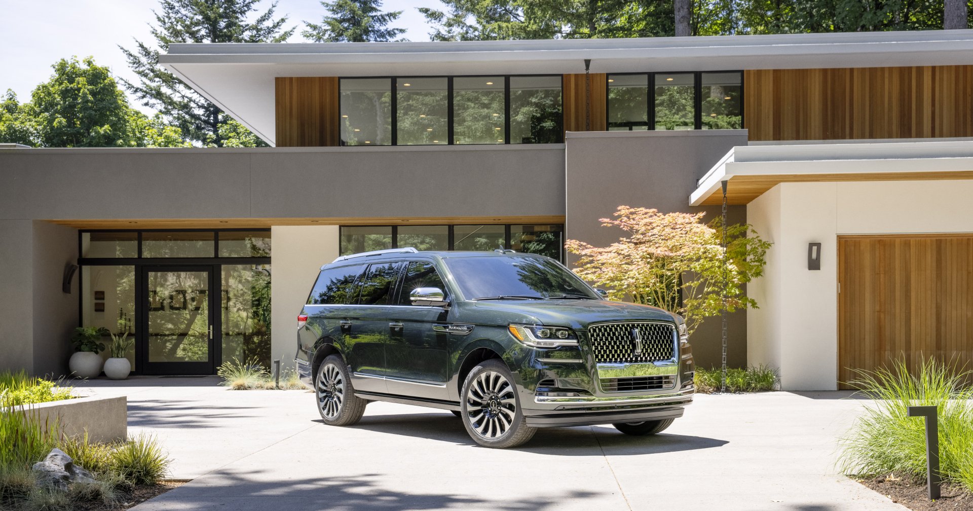 Download SUV Vehicle Lincoln Navigator 4k Ultra HD Wallpaper