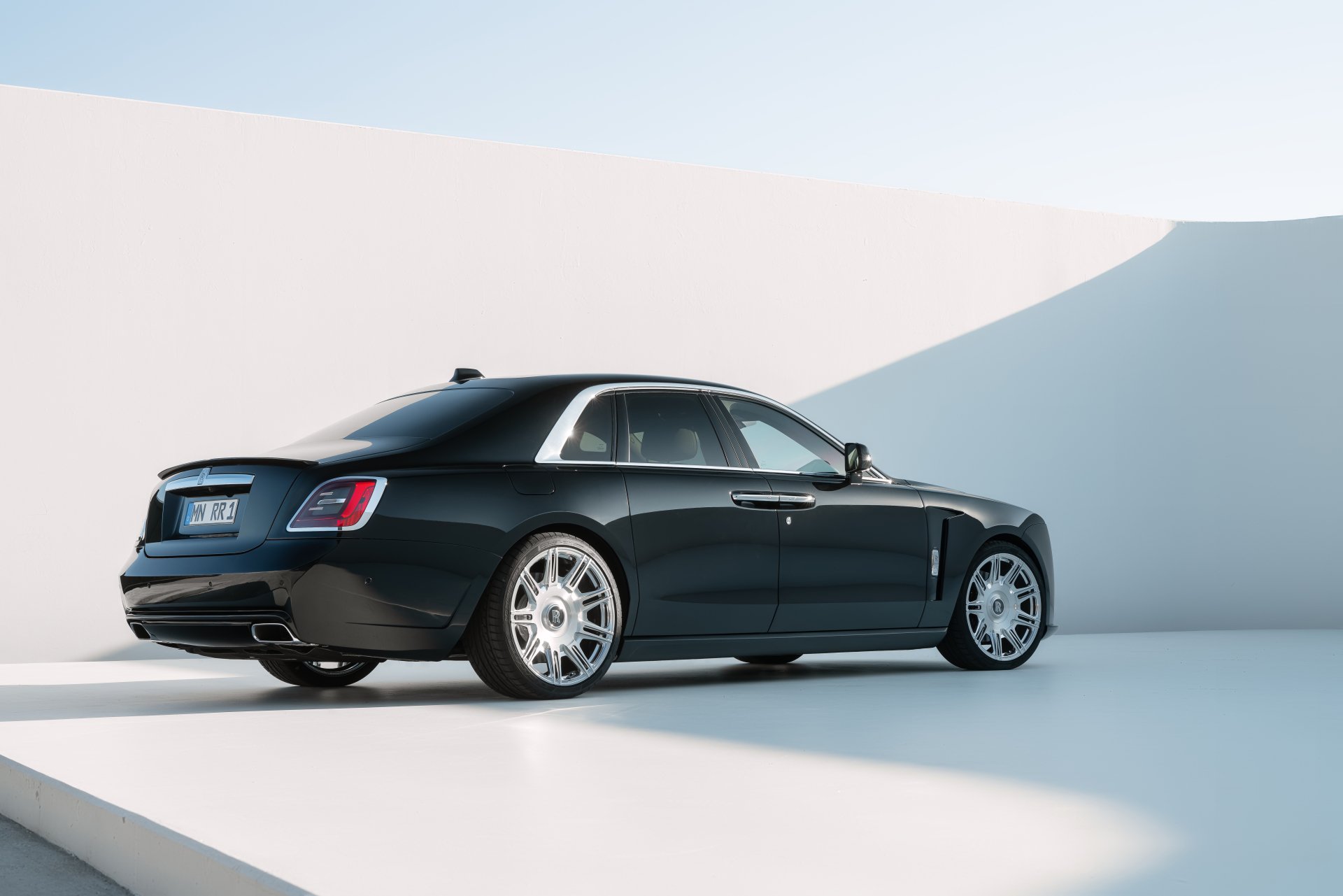 Download Vehicle Rolls-Royce Ghost 8k Ultra HD Wallpaper