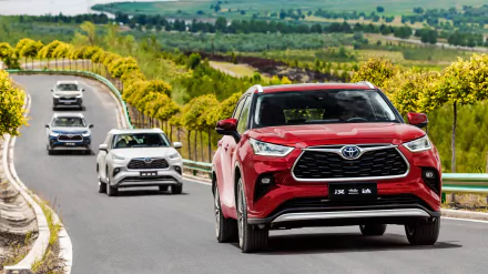 SUV vehicle Toyota Highlander Hybrid HD Desktop Wallpaper | Background Image