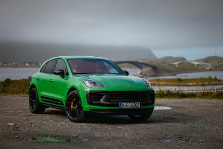  Green Porsche Macan GTS Sport Package (95B)