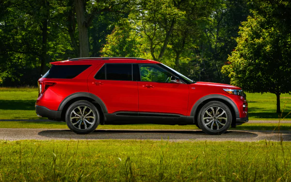  2022 Red Ford Explorer ST-Line