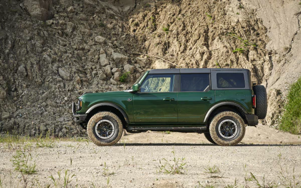  2021 Ford Bronco 4-Door Outer Banks