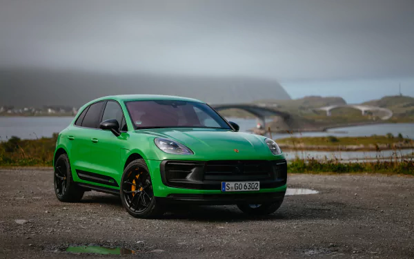  Green Porsche Macan GTS Sport Package (95B)