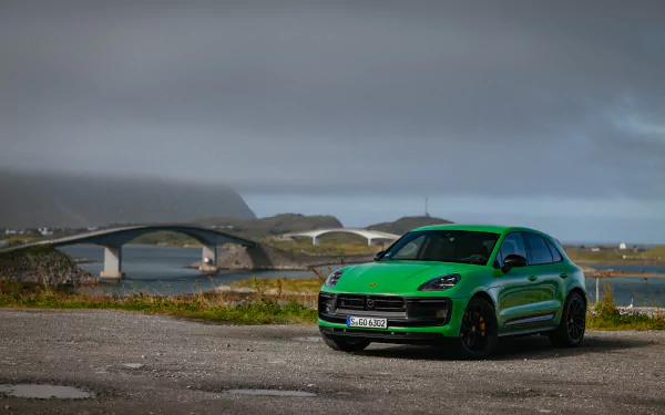  Green Porsche Macan GTS Sport Package (95B)