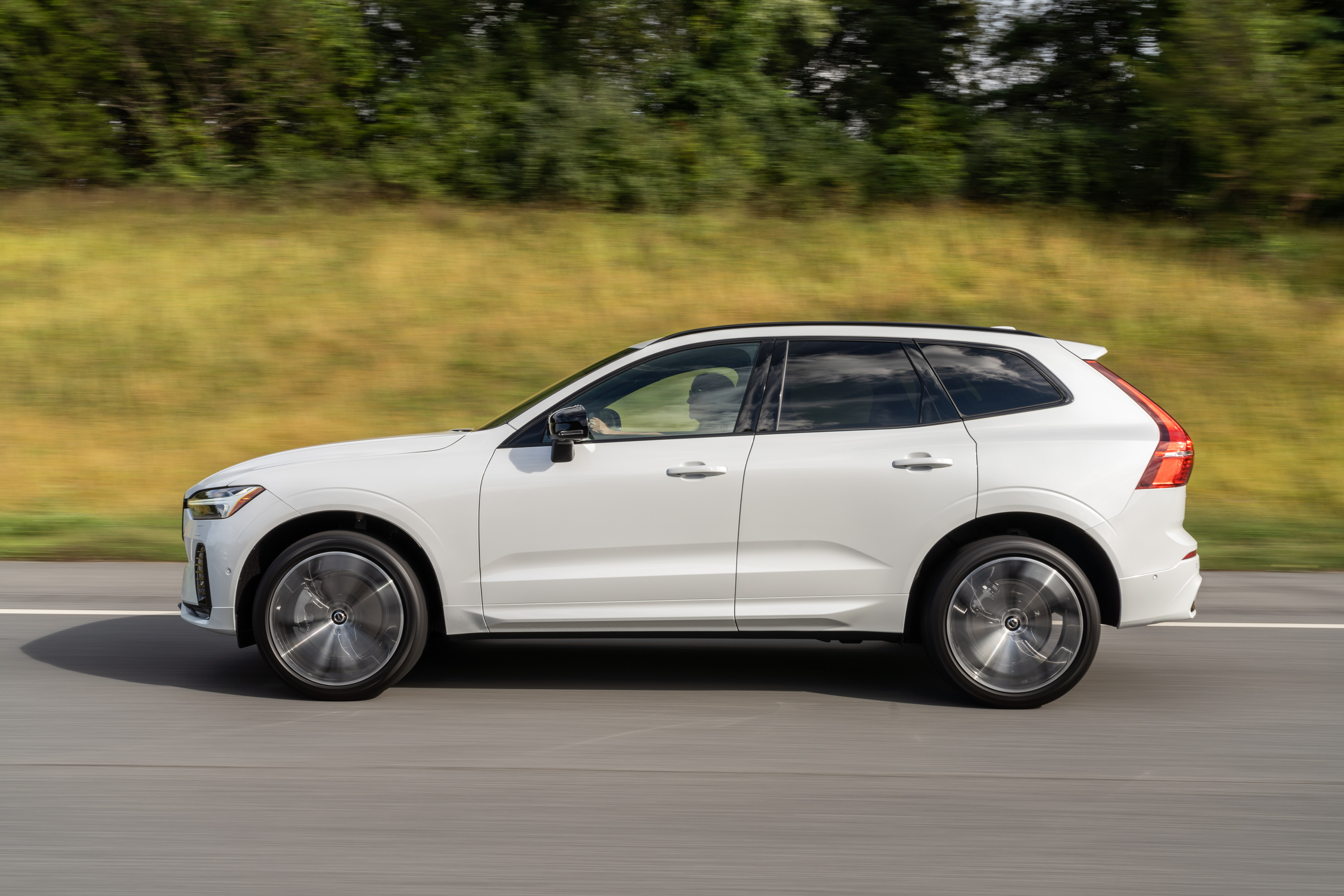 Download Vehicle Volvo XC60 B6 AWD HD Wallpaper