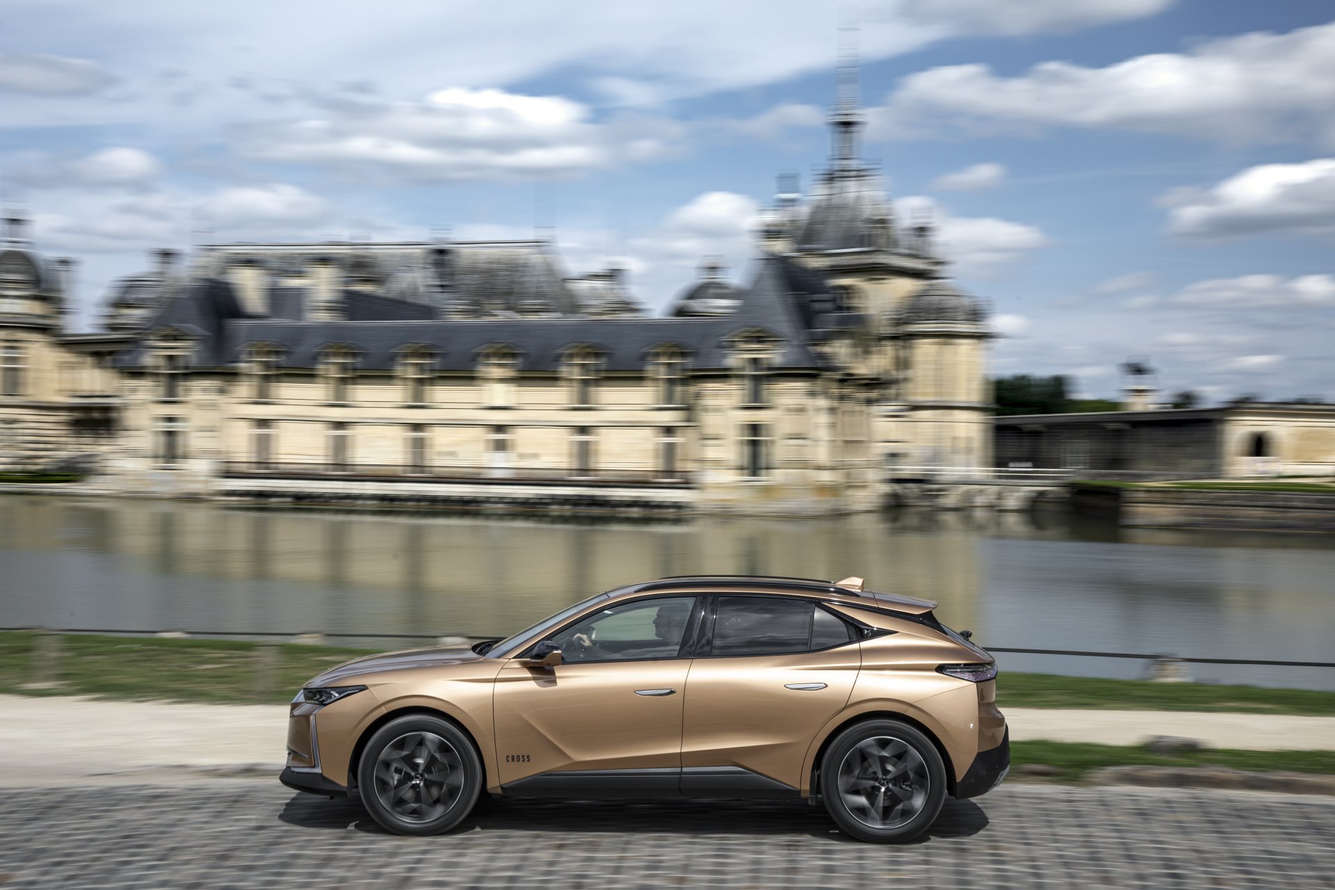 Download SUV DS 4 Cross Vehicle DS 4 4k Ultra HD Wallpaper