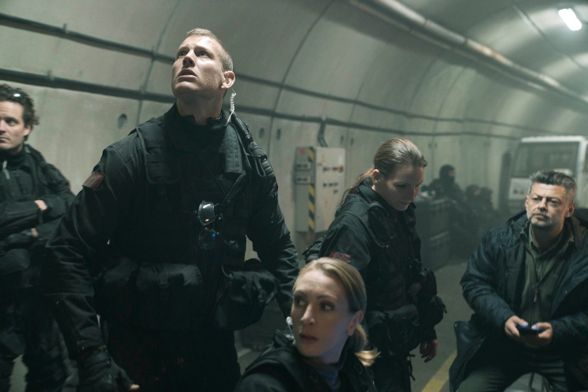 Download Tom Hopper Movie SAS: Red Notice HD Wallpaper