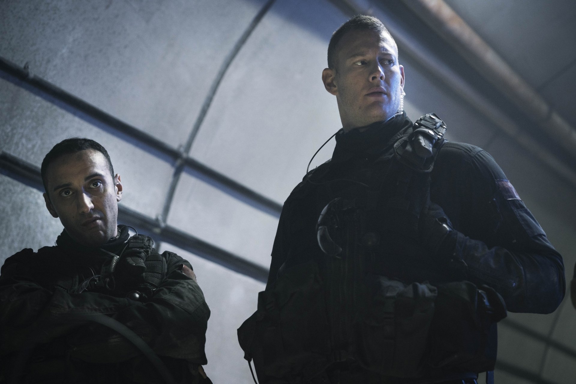 Download Tom Hopper Movie SAS: Red Notice HD Wallpaper