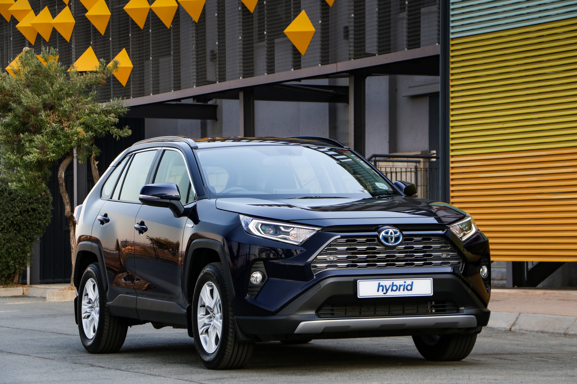 Download SUV Vehicle Toyota RAV4 Hybrid 4k Ultra HD Wallpaper