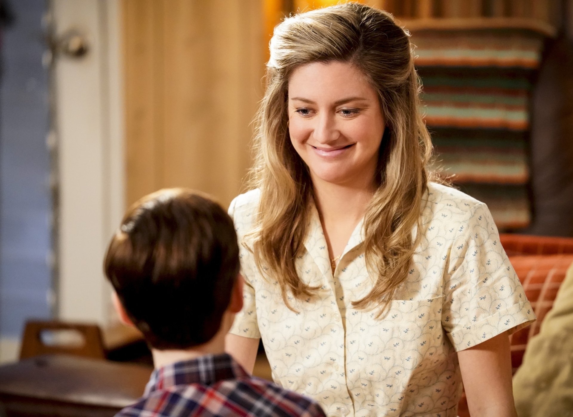 Download Mary Cooper Zoe Perry TV Show Young Sheldon 4k Ultra HD Wallpaper