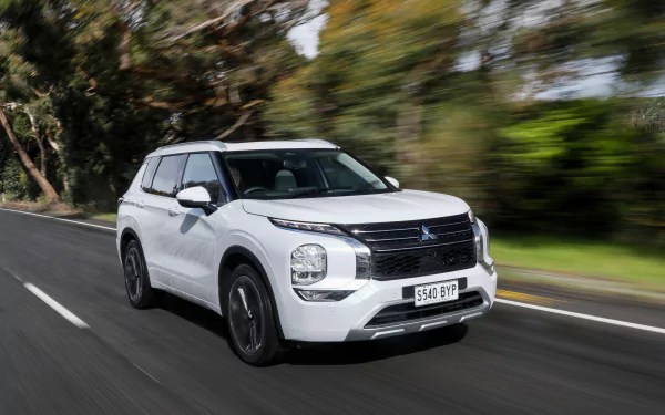 SUV vehicle Mitsubishi Outlander HD Desktop Wallpaper | Background Image