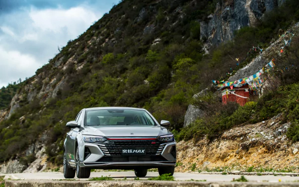 compact car vehicle Dongfeng Aeolus Yixuan HD Desktop Wallpaper | Background Image