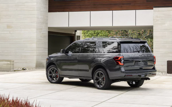  2022 Ford Expedition &quot;Stealth Edition&quot; Performance Package