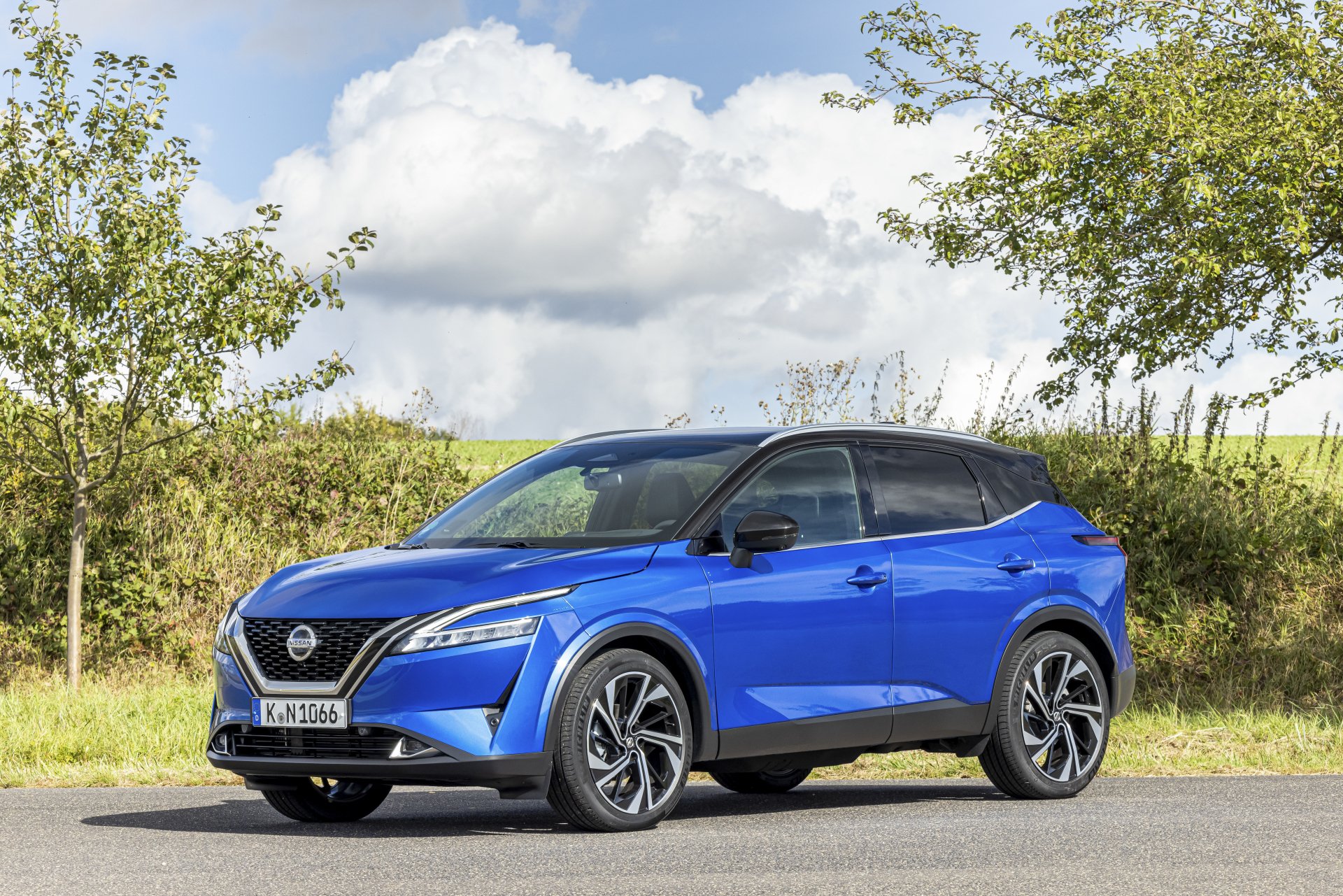 Download SUV Vehicle Nissan Qashqai 4×4 4k Ultra HD Wallpaper