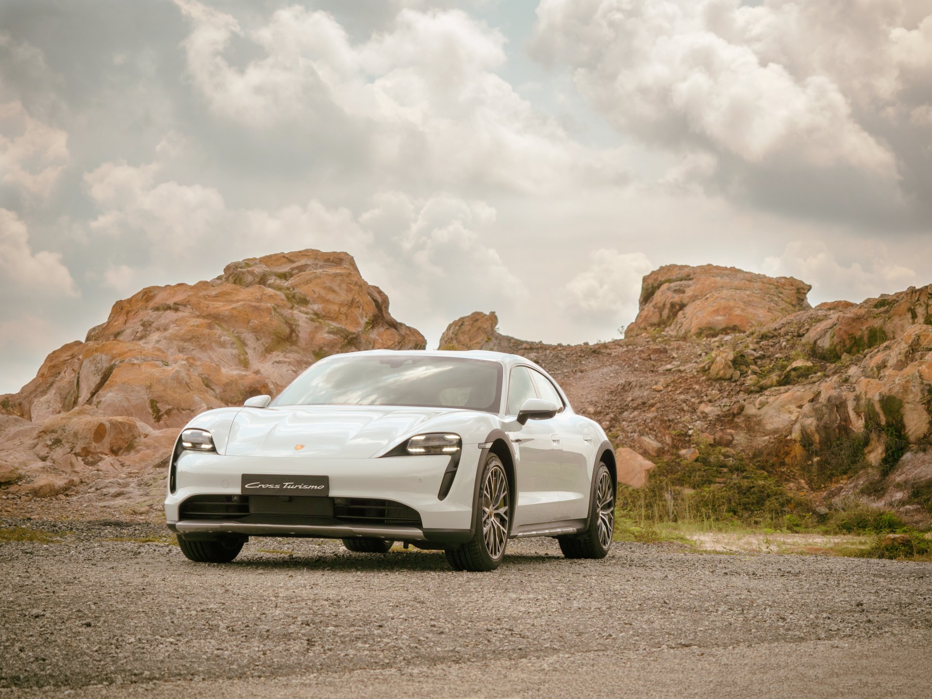 Download Porsche Taycan 4S Cross Turismo Vehicle Porsche Taycan 4S 4k Ultra HD Wallpaper