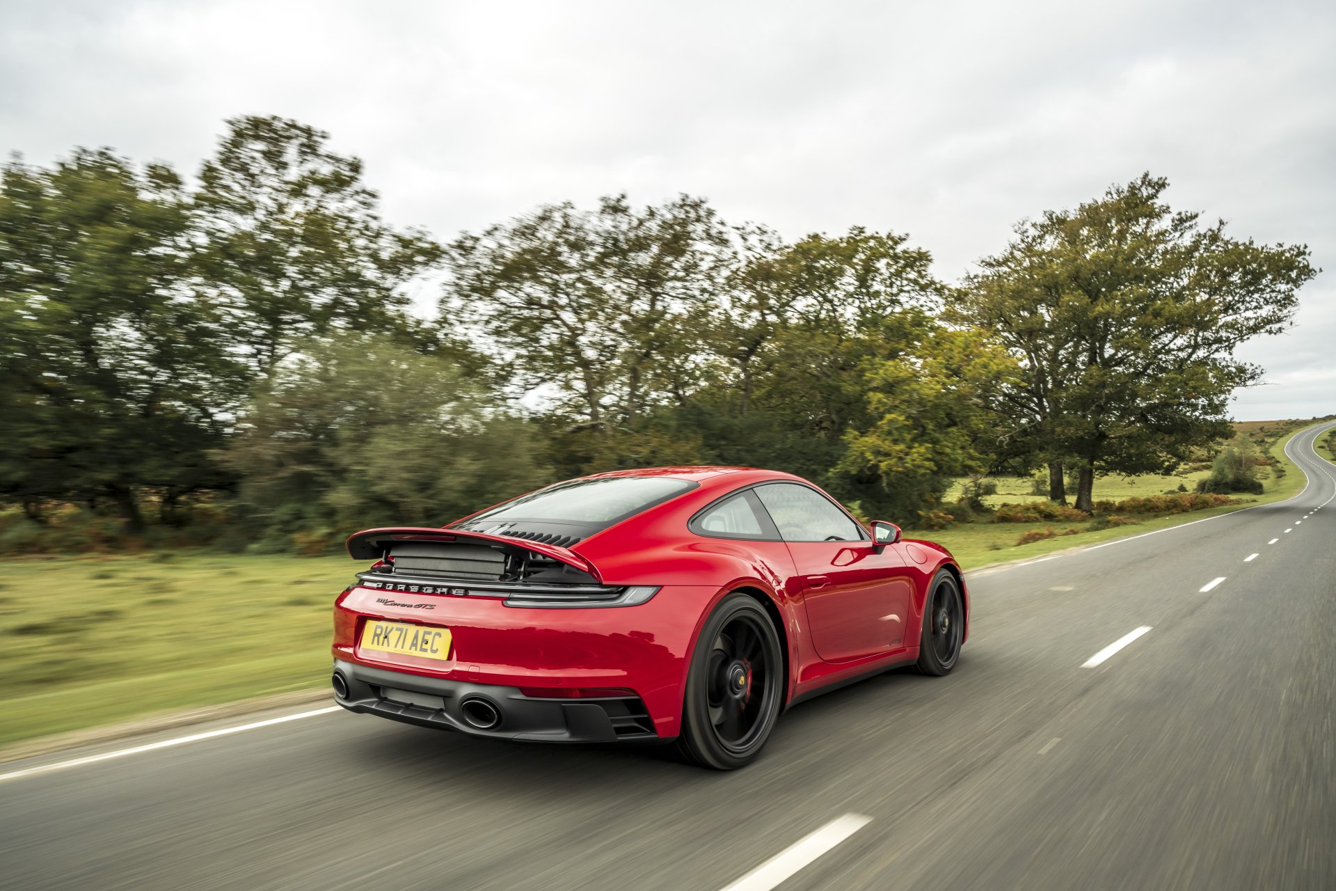 Download Vehicle Porsche 911 Carrera GTS 4k Ultra HD Wallpaper