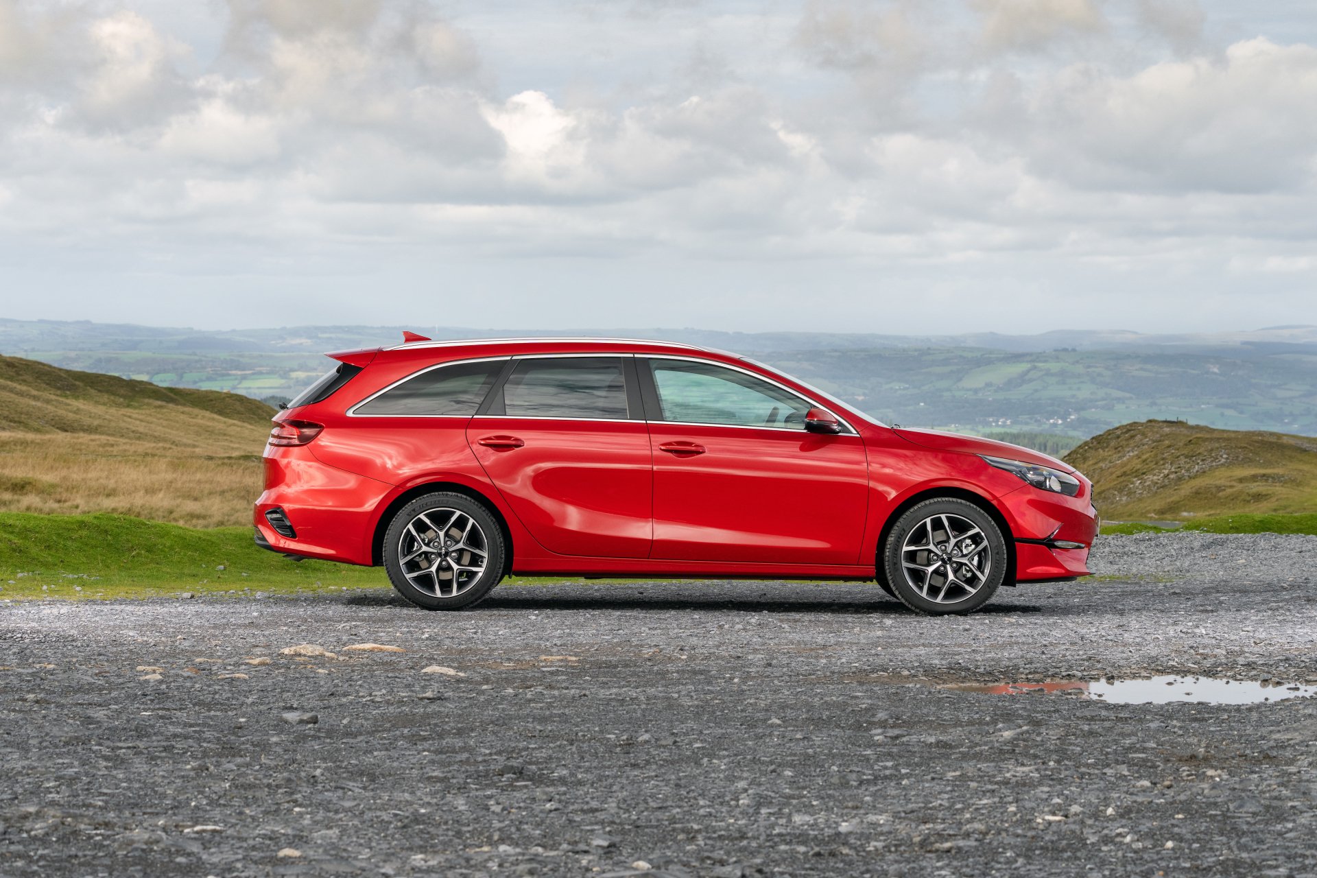 Download Kia Ceed Sportswagon Vehicle Kia Ceed 4k Ultra HD Wallpaper