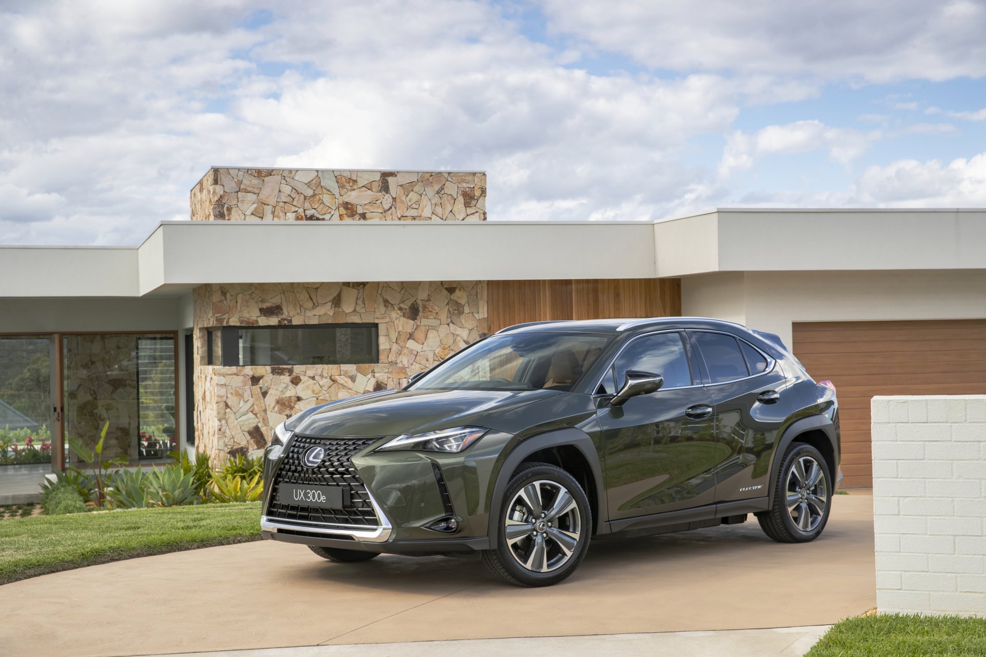 Download SUV Vehicle Lexus UX 300e HD Wallpaper