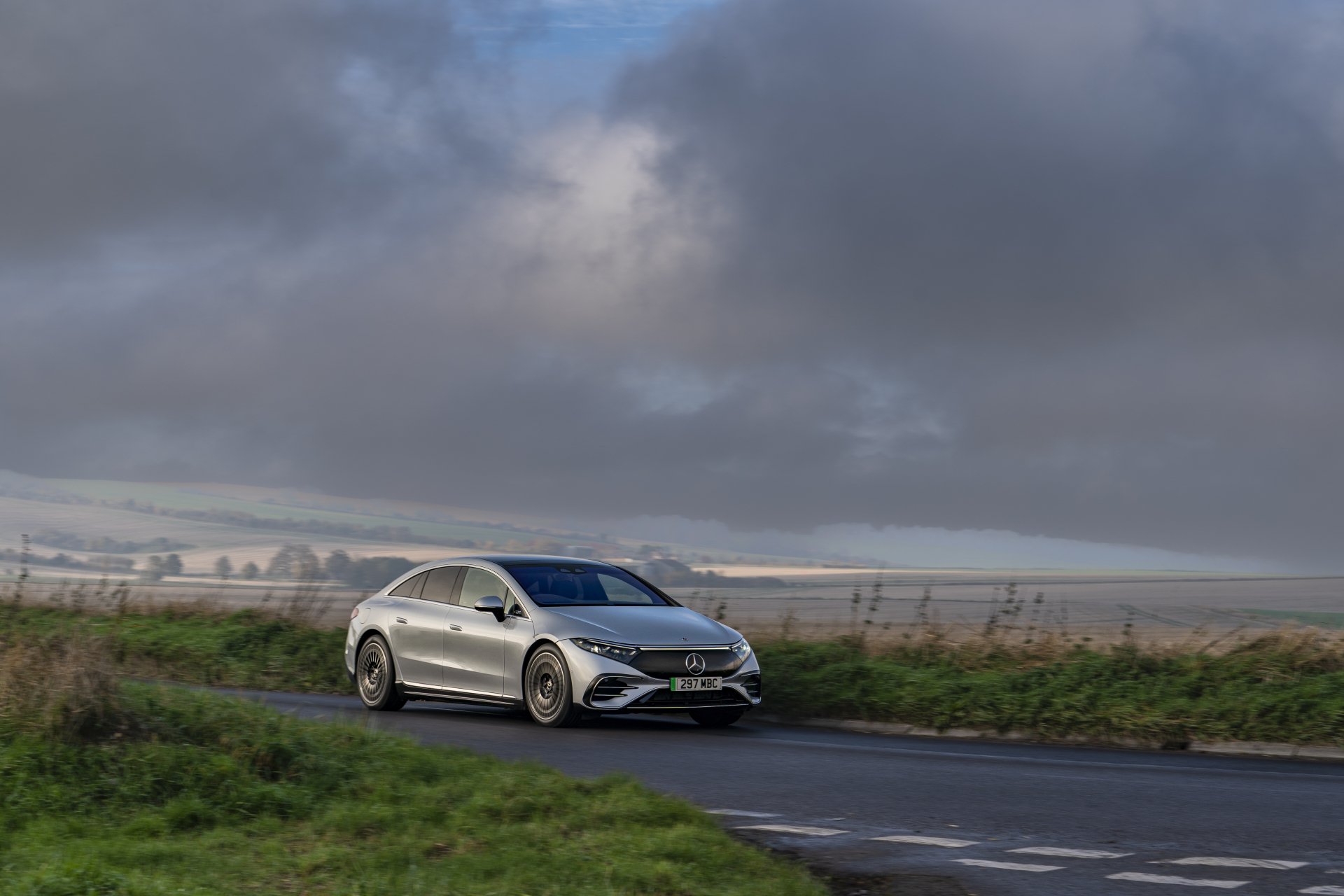 Download Vehicle Mercedes-Benz EQS 4k Ultra HD Wallpaper