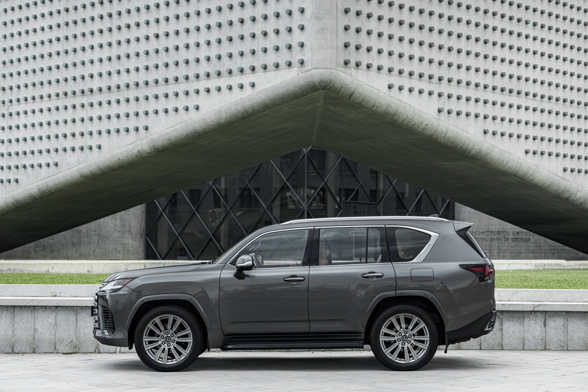 Download SUV Vehicle Lexus LX 600 4k Ultra HD Wallpaper