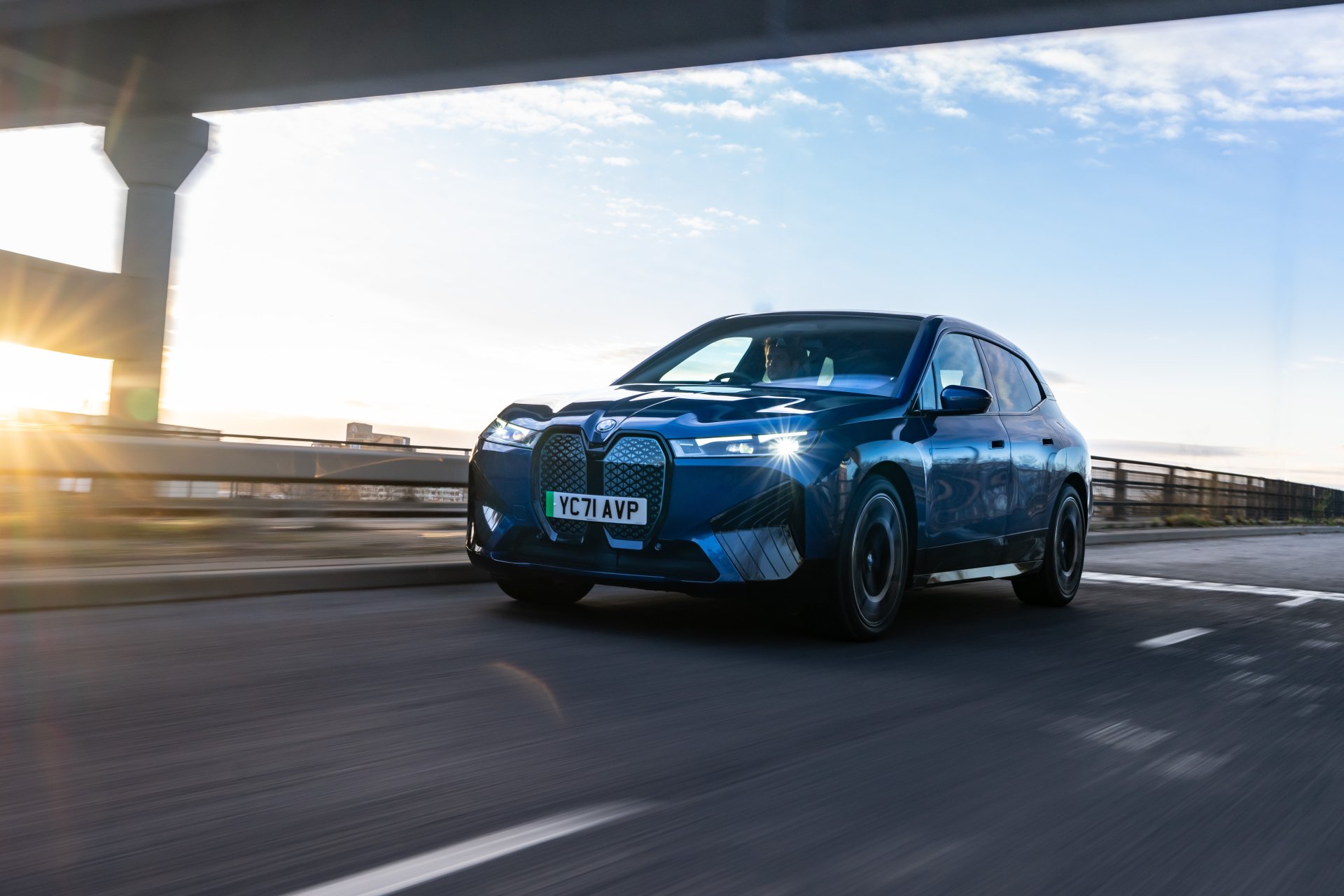 Download SUV Vehicle BMW IX XDrive40 Sport 4k Ultra HD Wallpaper