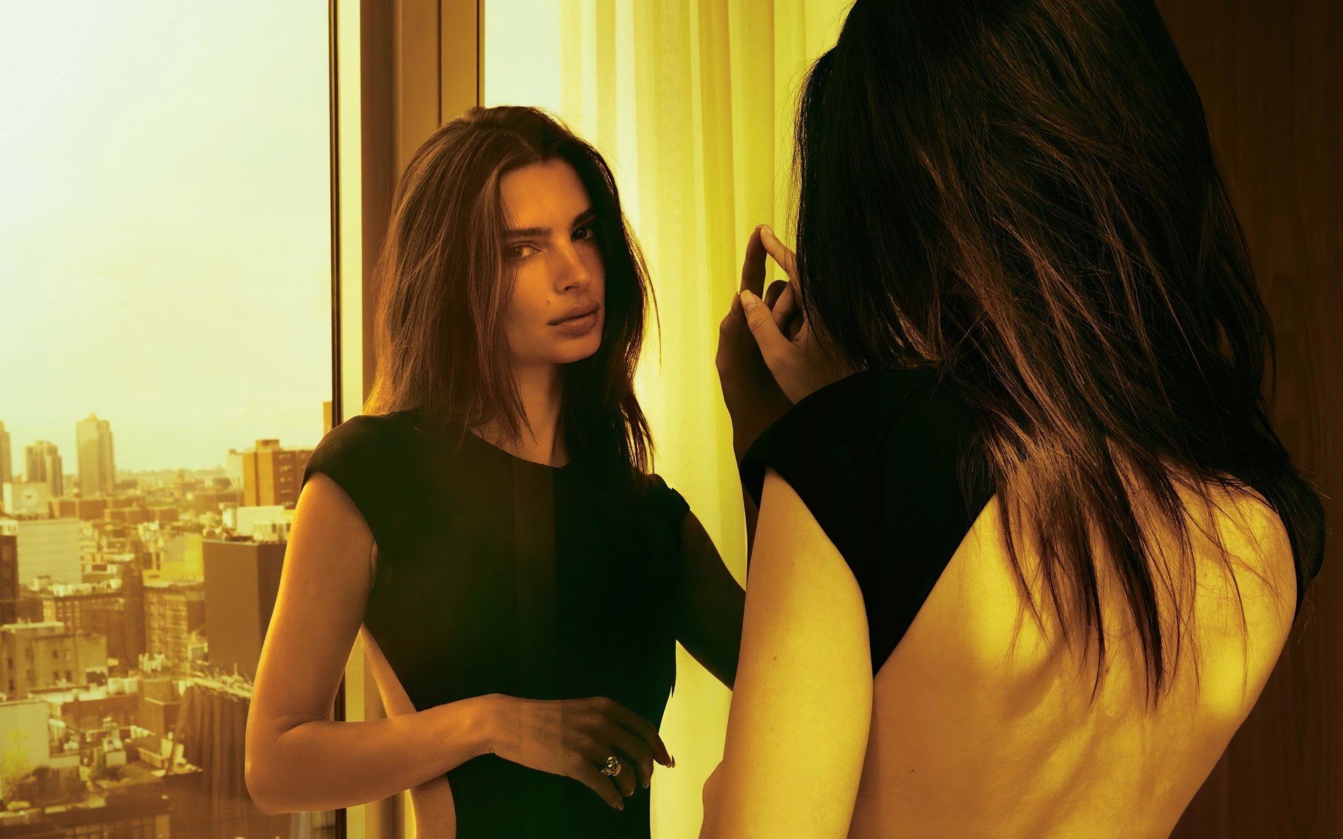 Download Model Reflection Celebrity Emily Ratajkowski HD Wallpaper