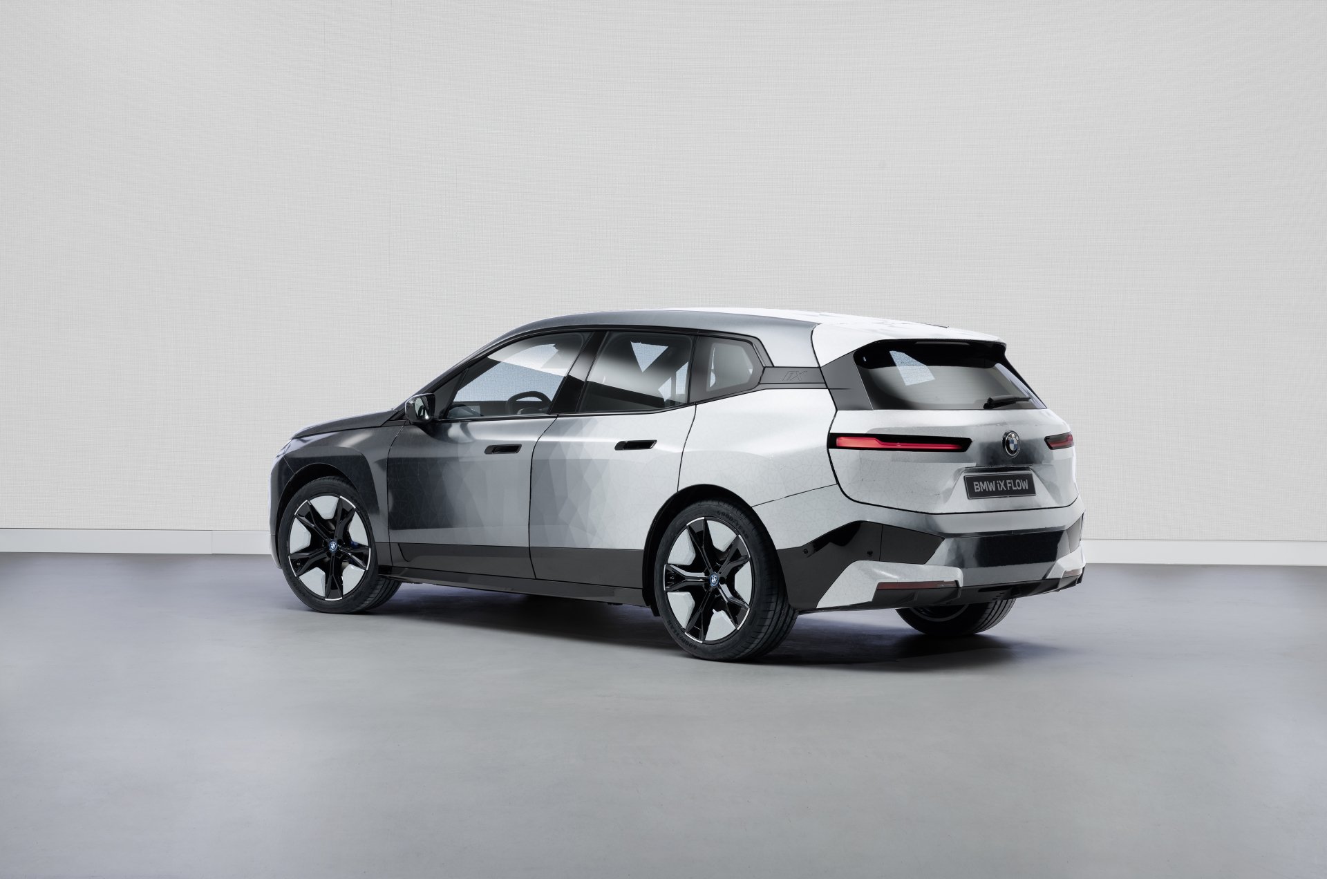 Download SUV Vehicle BMW IX Flow 4k Ultra HD Wallpaper