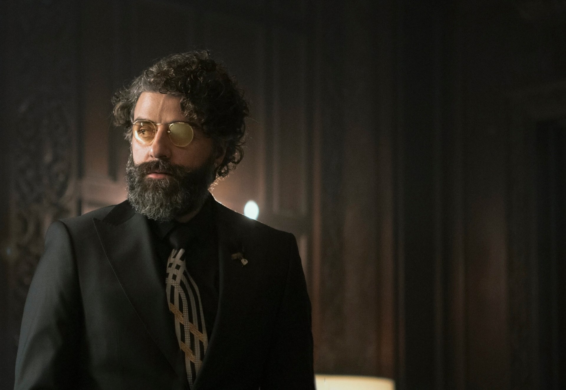 Download Oscar Isaac Movie Big Gold Brick HD Wallpaper