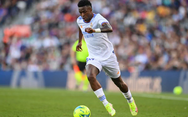 Vinícius Júnior in action on the soccer field, captured in a dynamic HD sports wallpaper for PC desktop background.