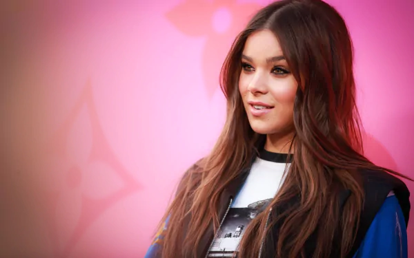 brunette Celebrity Hailee Steinfeld HD Desktop Wallpaper | Background Image