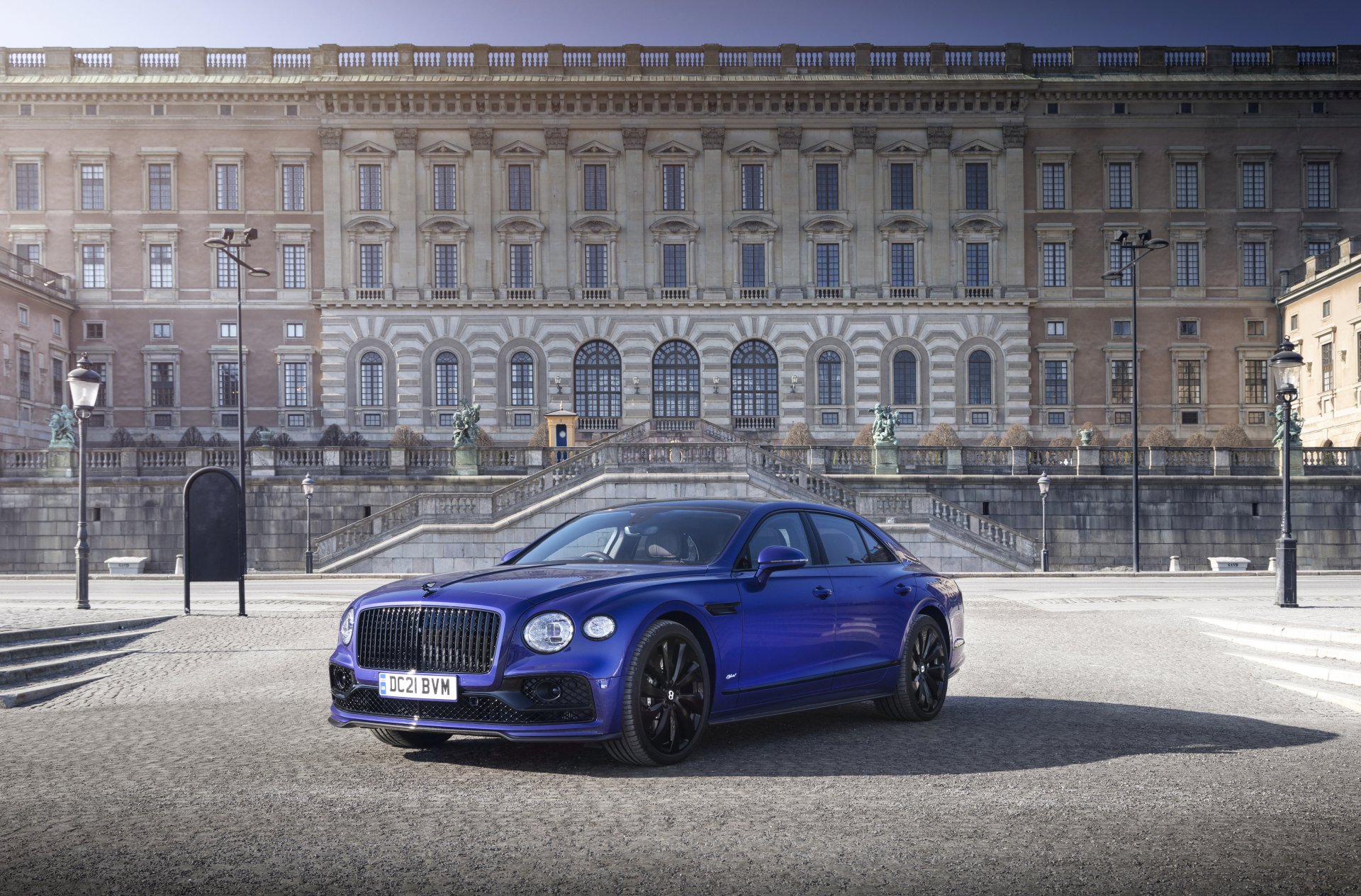 Download Vehicle Bentley Flying Spur 8k Ultra HD Wallpaper