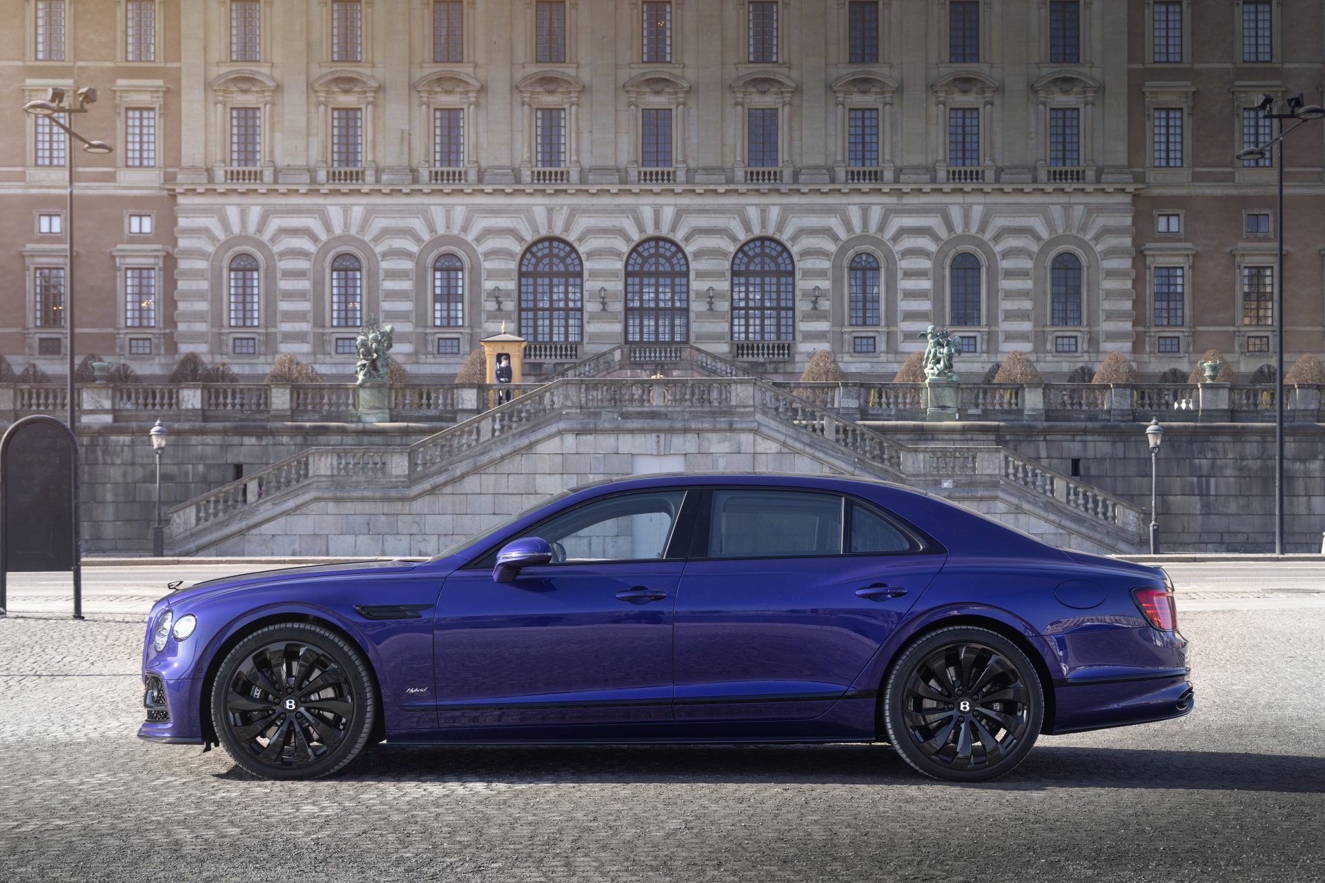 Download Vehicle Bentley Flying Spur 8k Ultra HD Wallpaper