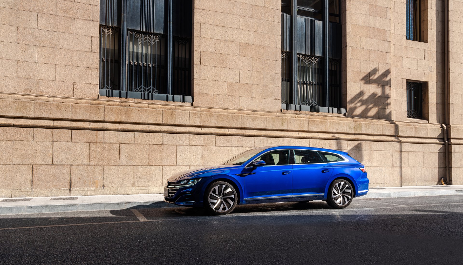 Download Vehicle Volkswagen Arteon Shooting Brake R-Line 4k Ultra HD Wallpaper