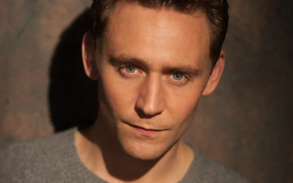 Celebrity Tom Hiddleston HD Desktop Wallpaper | Background Image