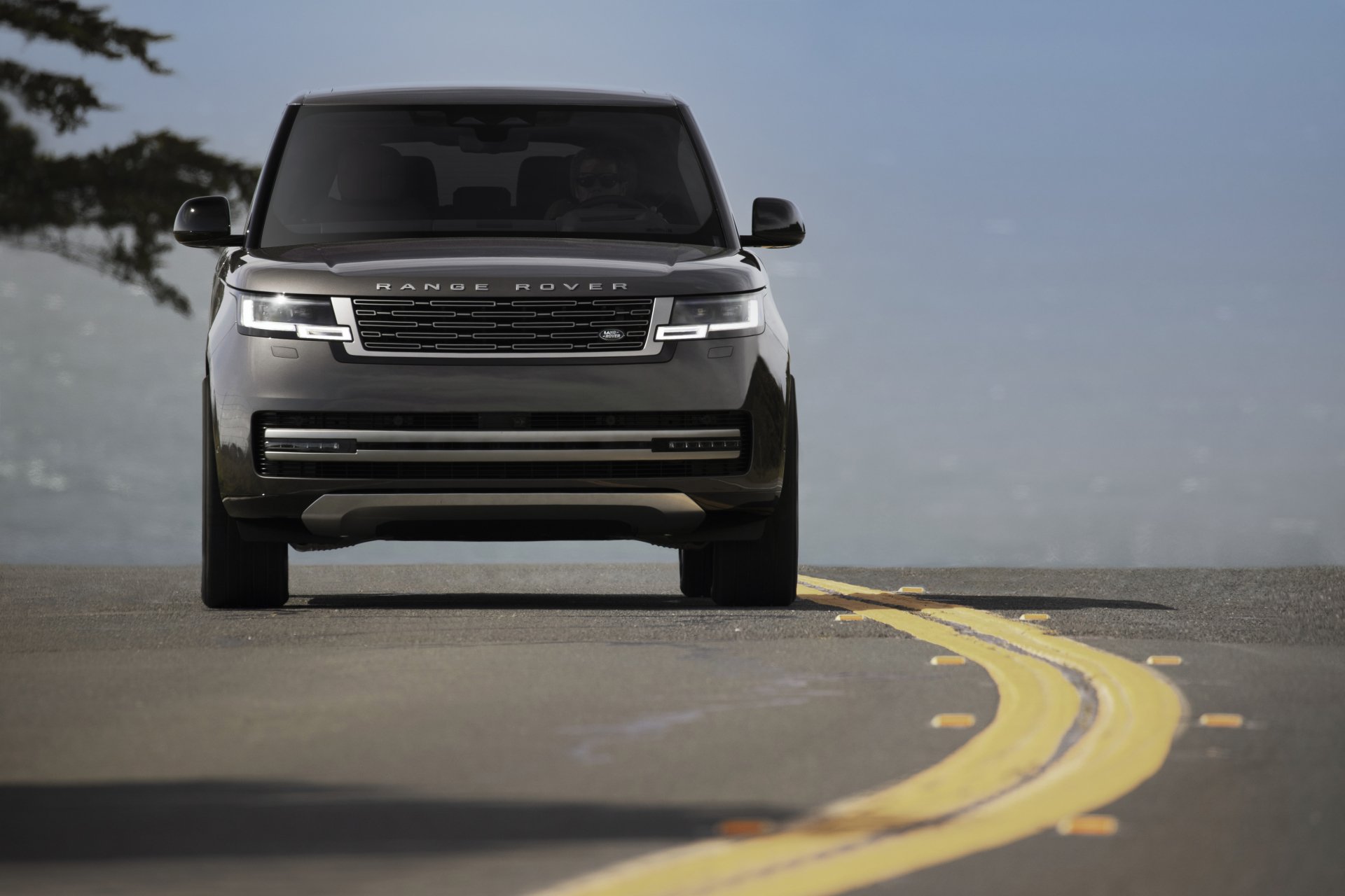 Download Vehicle Range Rover SE P400 4k Ultra HD Wallpaper