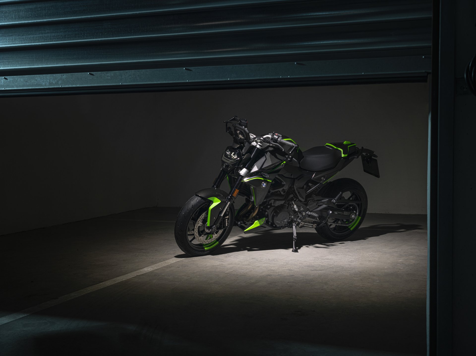 Download Vehicle BMW F 900 R 8k Ultra HD Wallpaper