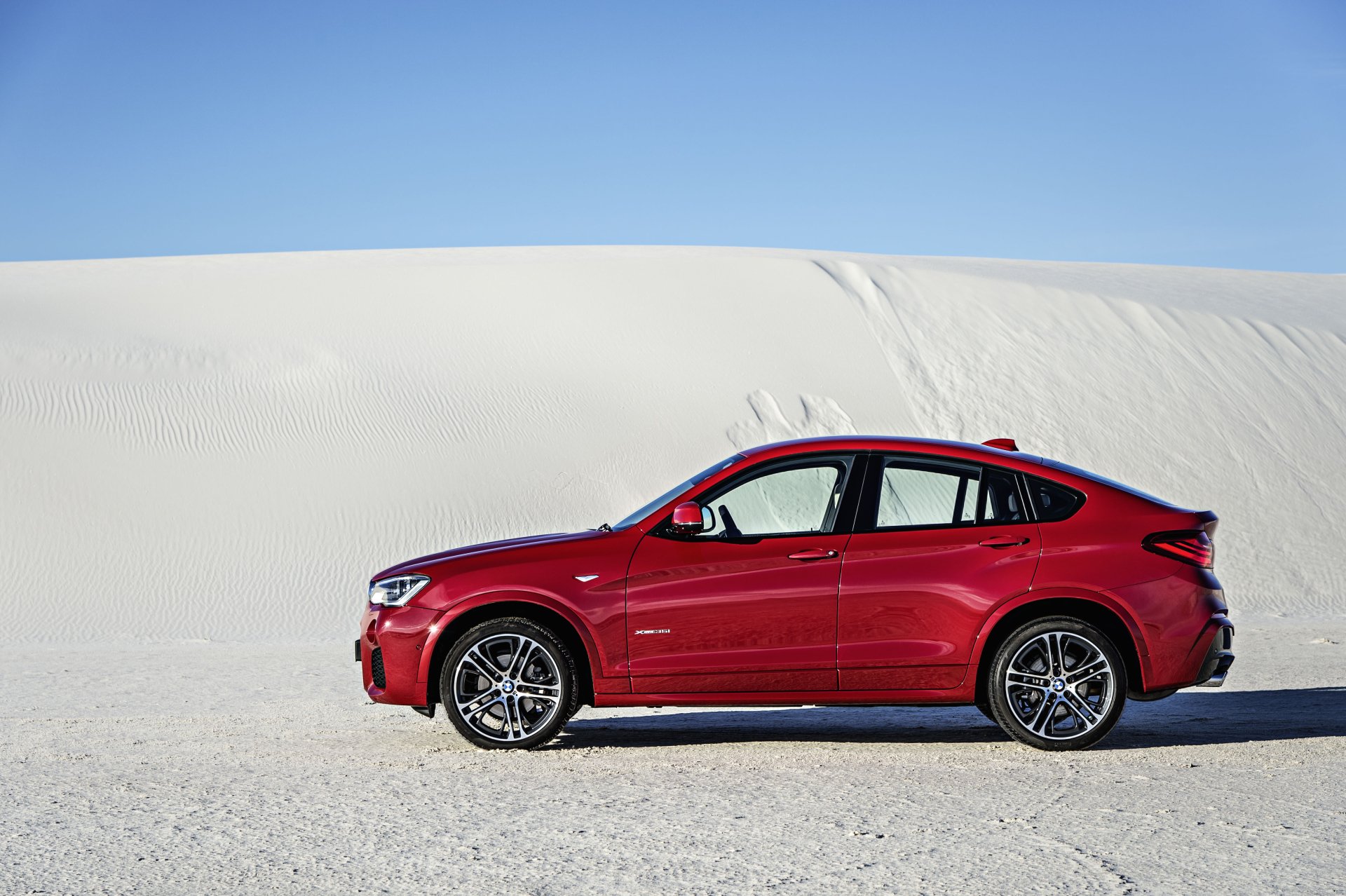 Download Vehicle BMW X4 XDrive35i 4k Ultra HD Wallpaper