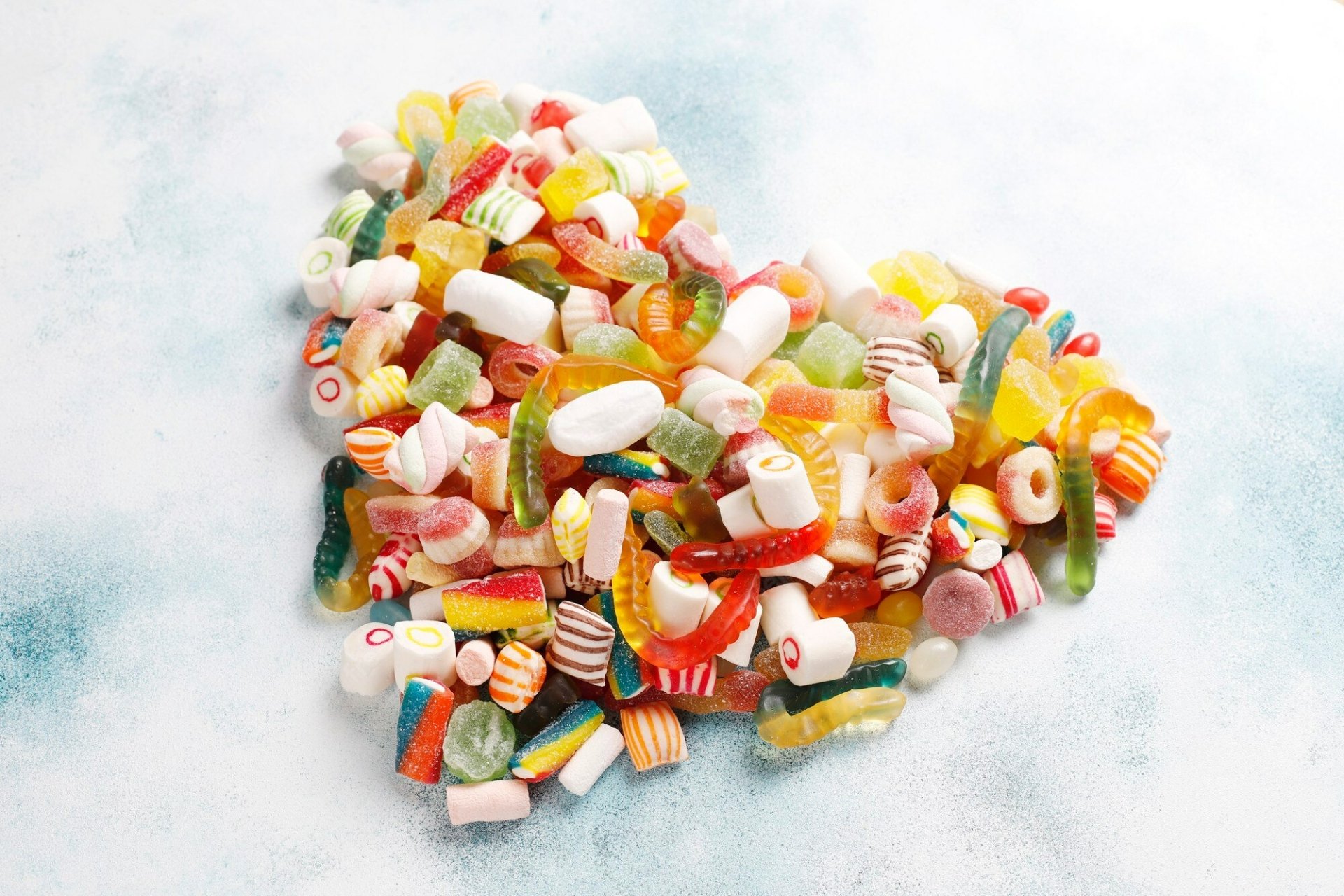 Добавь сладости. Разноцветный мармелад. Конфеты разноцветные. Натуральные конфеты для детей. Липкие сладости.