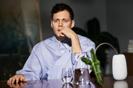 Celebrity Bill Skarsgård HD Desktop Wallpaper | Background Image