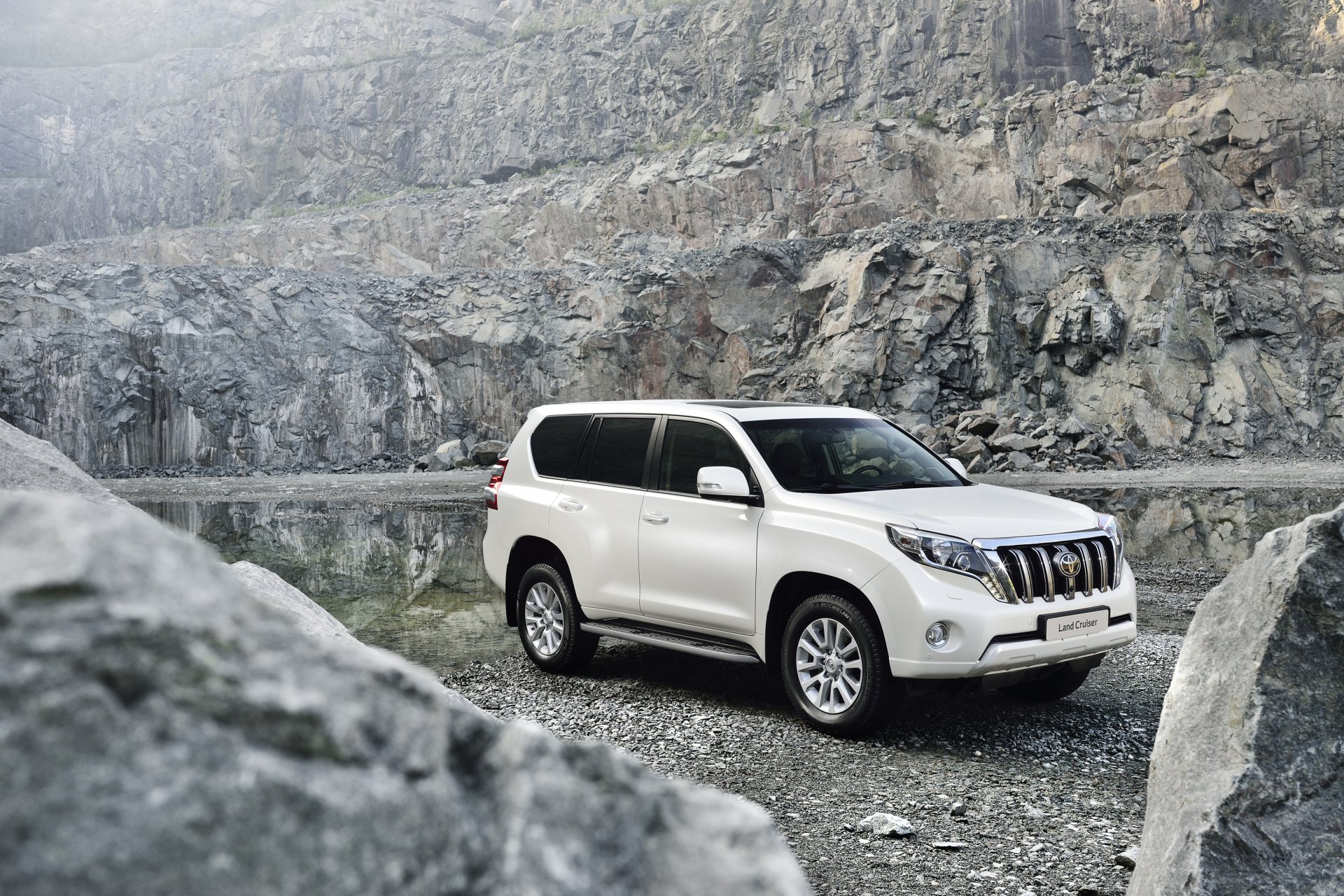 Download Vehicle Toyota Land Cruiser HD Wallpaper